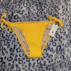 Shade and Shore ribbed bikini bottom sz. Med